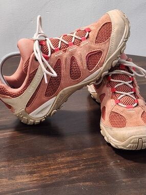 Merrell Yokota 2 Womens Hiking Shoes Sz 9.5 Coral Beige Suede Air Cushion J03842